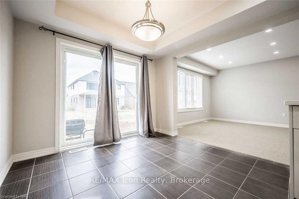 Photo 5 of 135 Acacia Avenue, Pelham, Fonthill — HOMEH