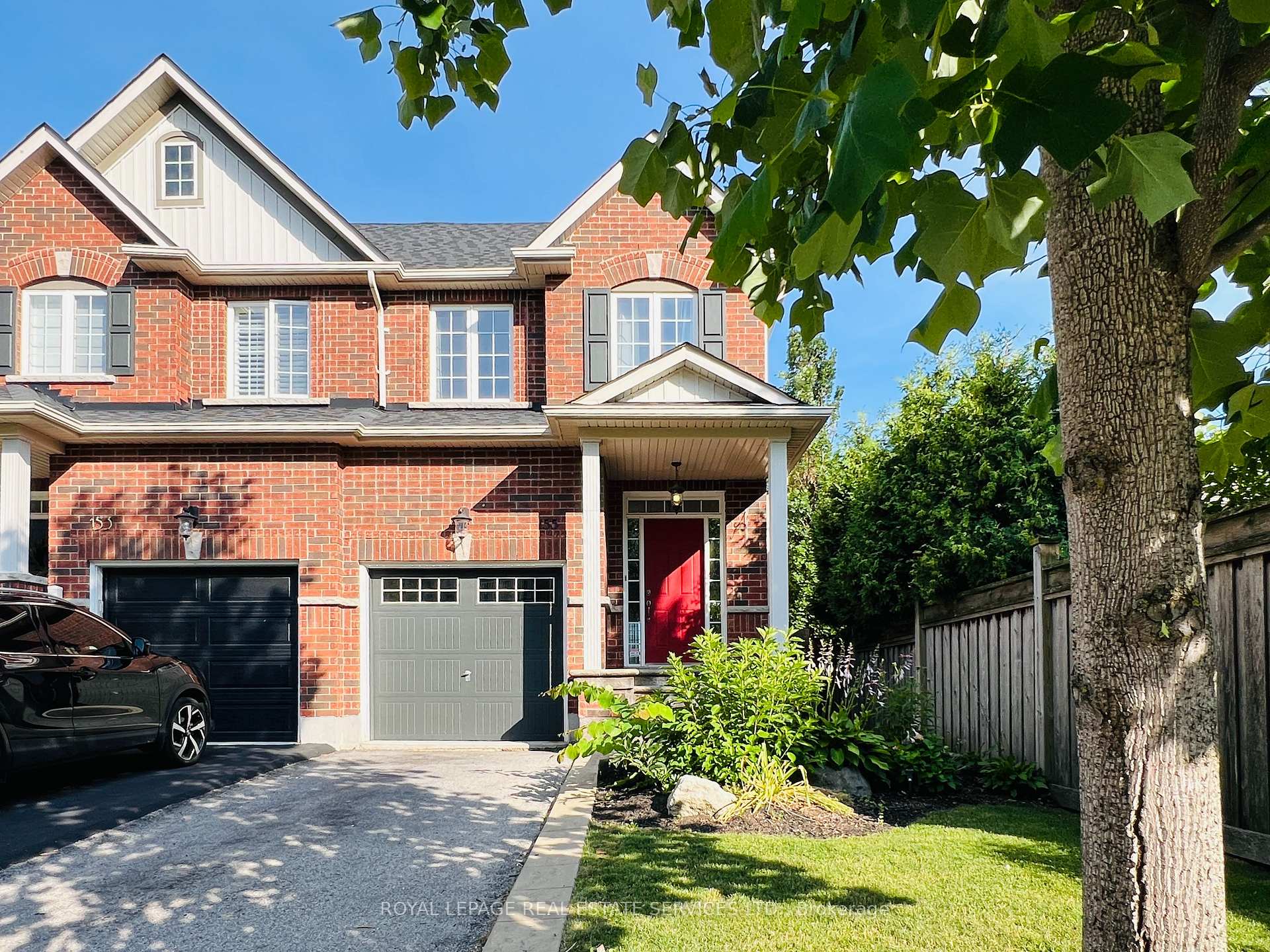 Photo 2 of 155 Truedell Circle, Hamilton, Waterdown — HOMEH