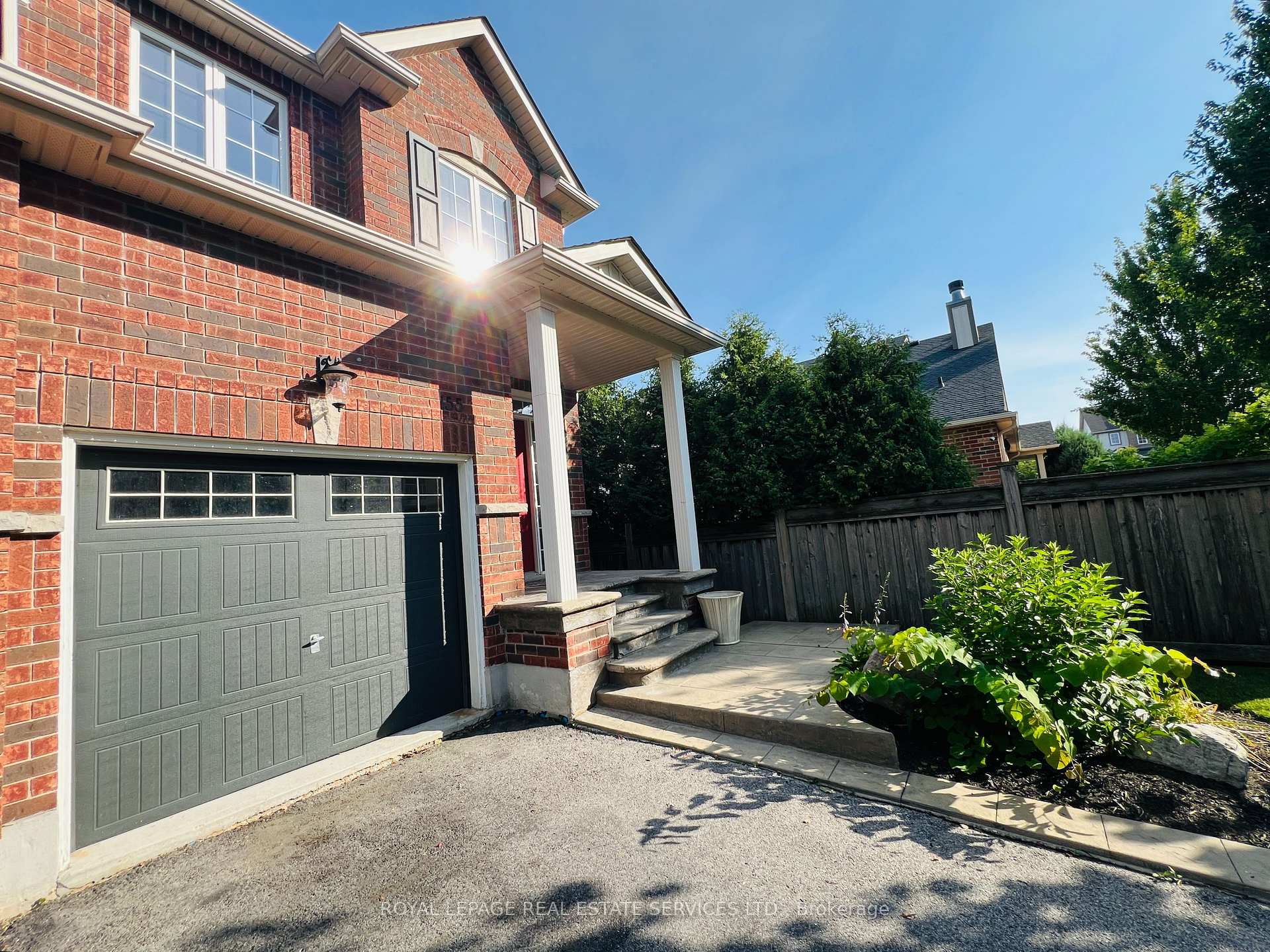 Photo 4 of 155 Truedell Circle, Hamilton, Waterdown — HOMEH