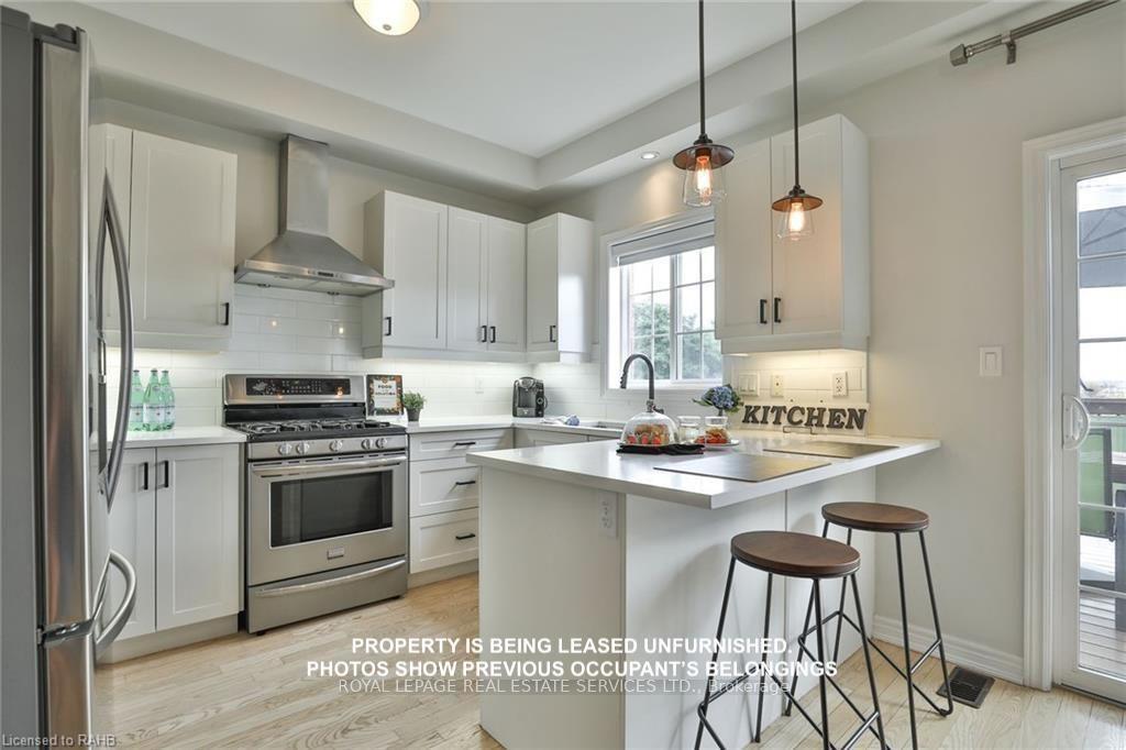 Photo 9 of 155 Truedell Circle, Hamilton, Waterdown — HOMEH