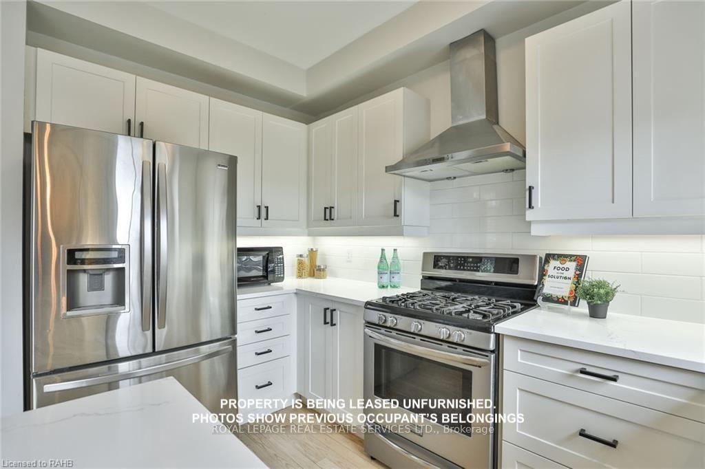 Photo 10 of 155 Truedell Circle, Hamilton, Waterdown — HOMEH