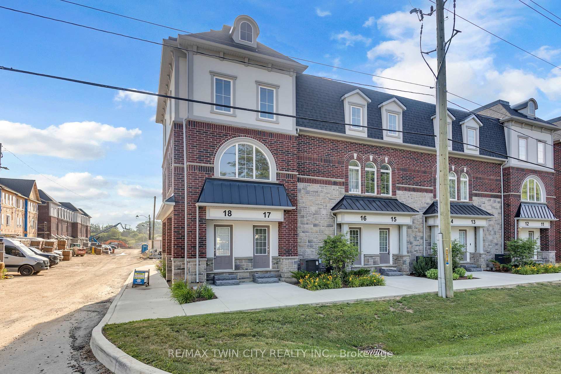 Photo 1 of Unit 17, 677 Park Road N, Brantford, Lynden Hills — HOMEH