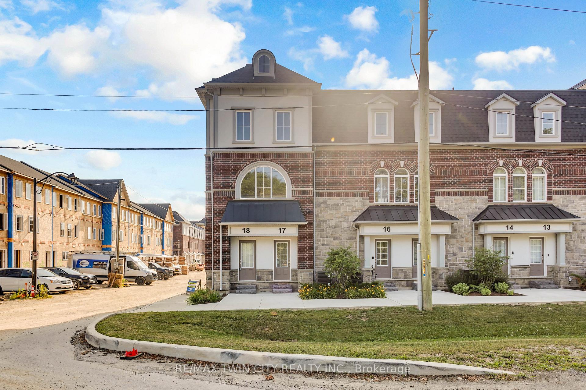 Photo 2 of Unit 17, 677 Park Road N, Brantford, Lynden Hills — HOMEH