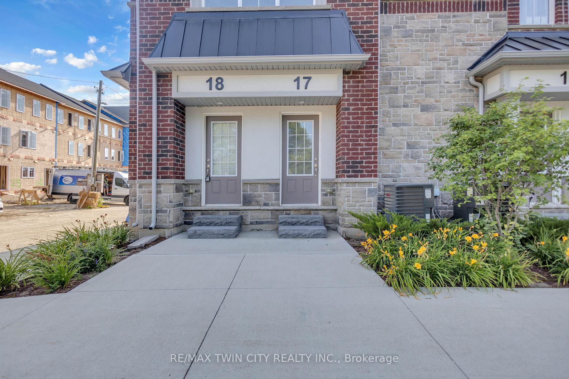 Photo 4 of Unit 17, 677 Park Road N, Brantford, Lynden Hills — HOMEH