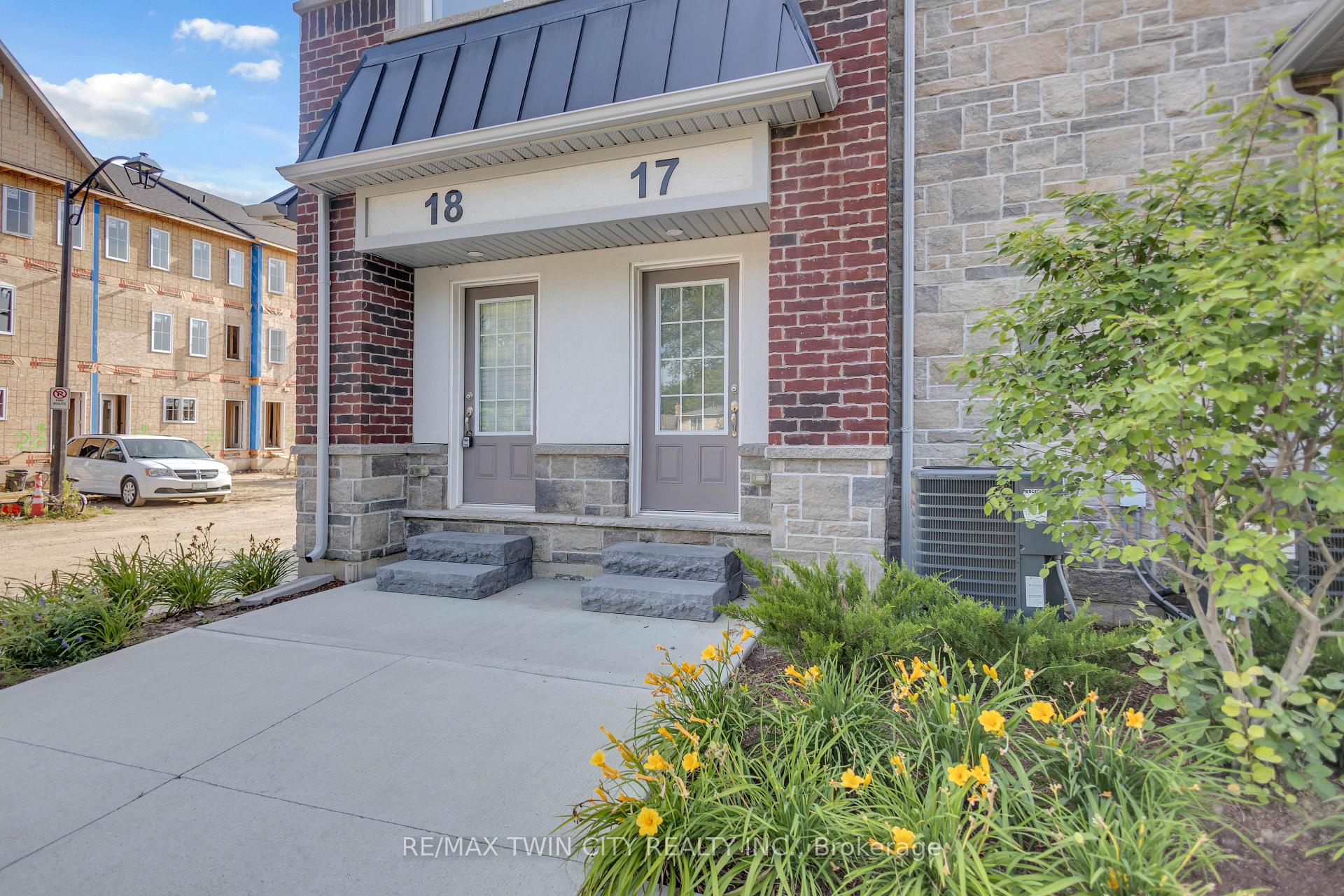 Photo 5 of Unit 17, 677 Park Road N, Brantford, Lynden Hills — HOMEH