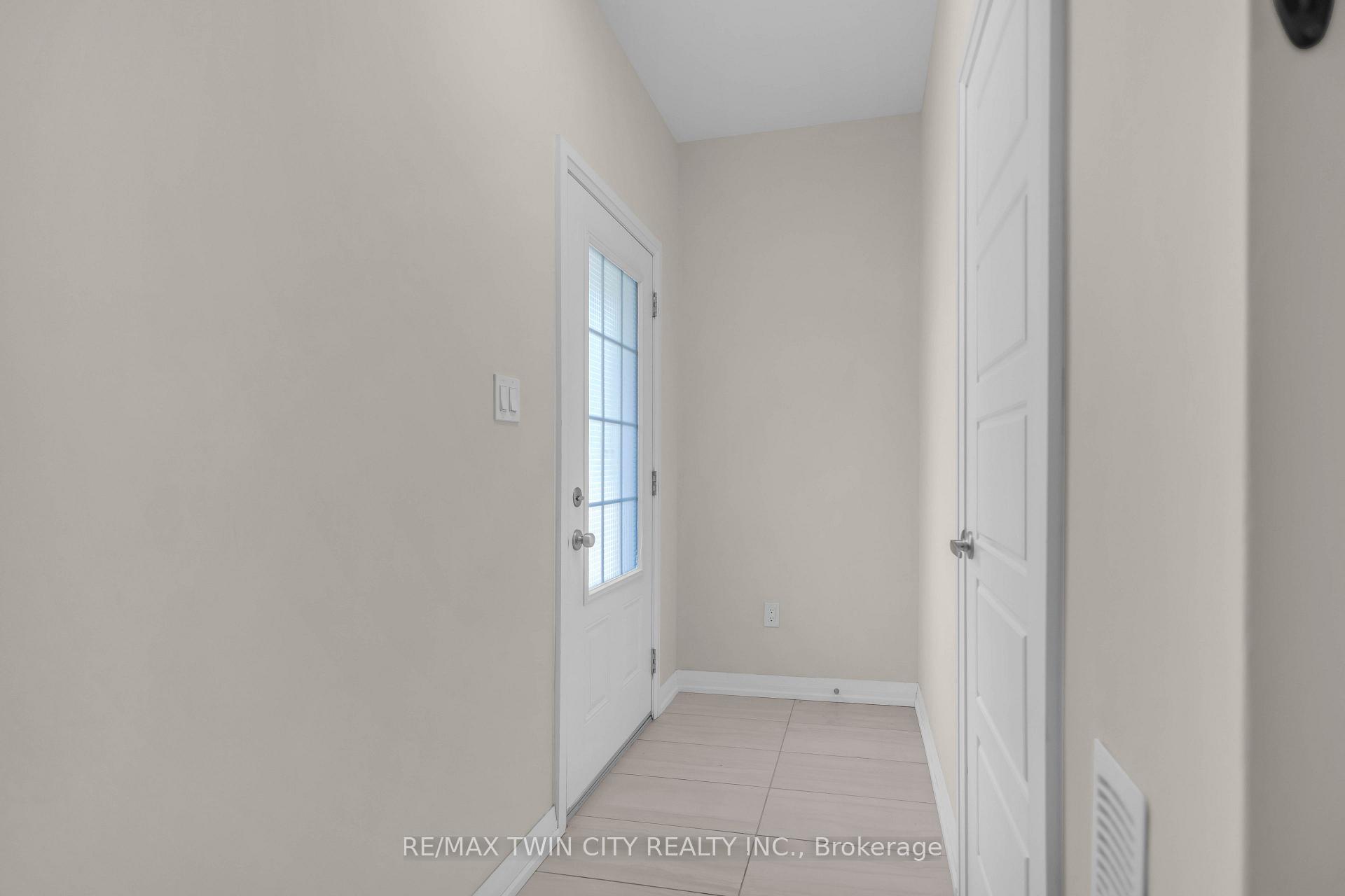 Photo 13 of Unit 17, 677 Park Road N, Brantford, Lynden Hills — HOMEH