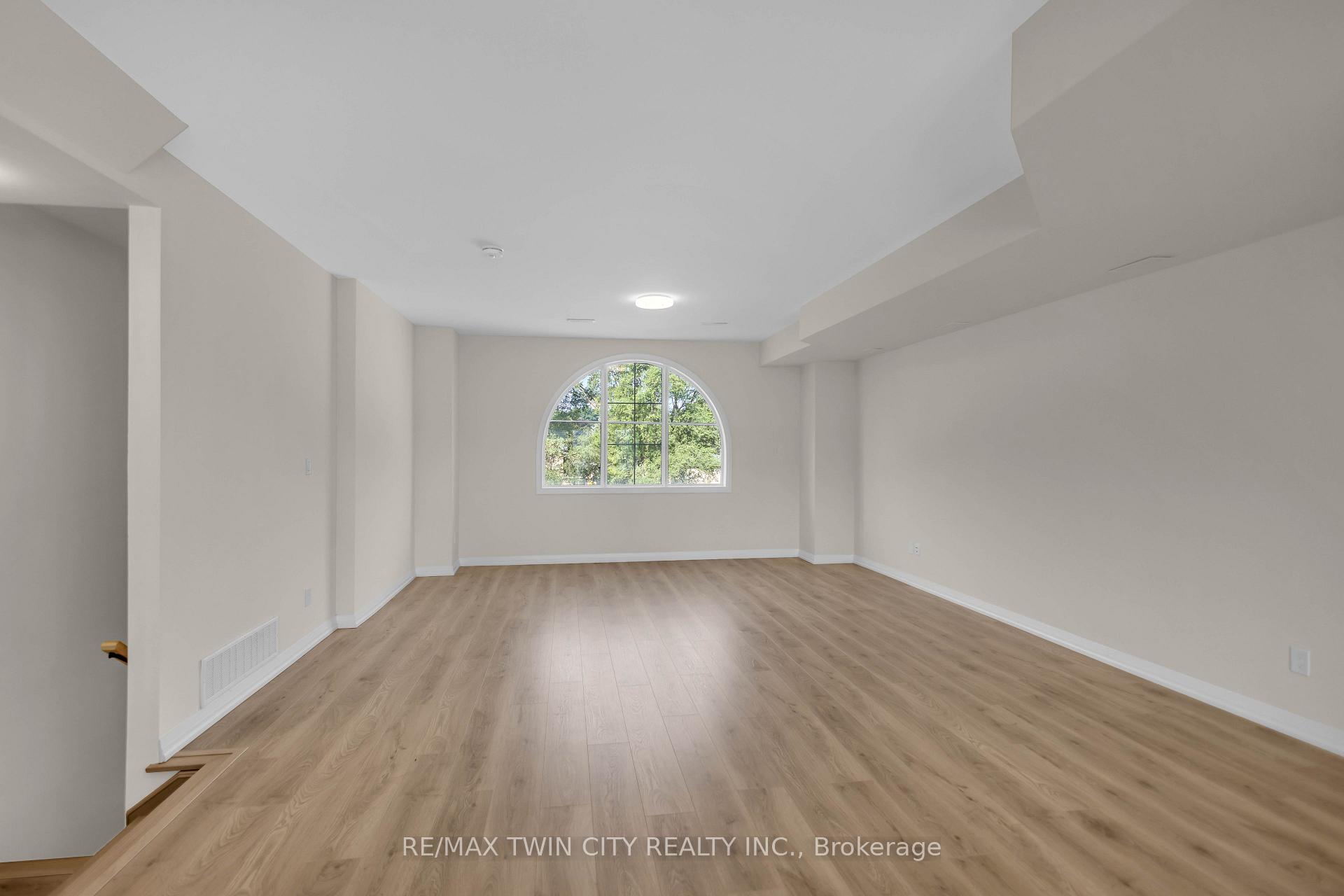 Photo 15 of Unit 17, 677 Park Road N, Brantford, Lynden Hills — HOMEH