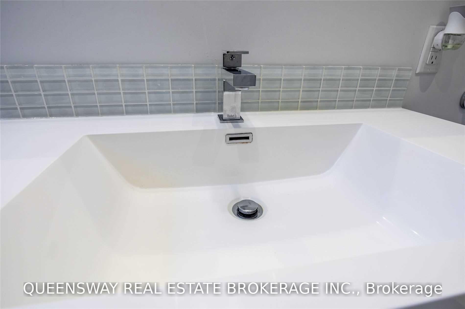 Photo 4 of 1222 Kipling Avenue, Etobicoke, Islington-City Centre West — HOMEH