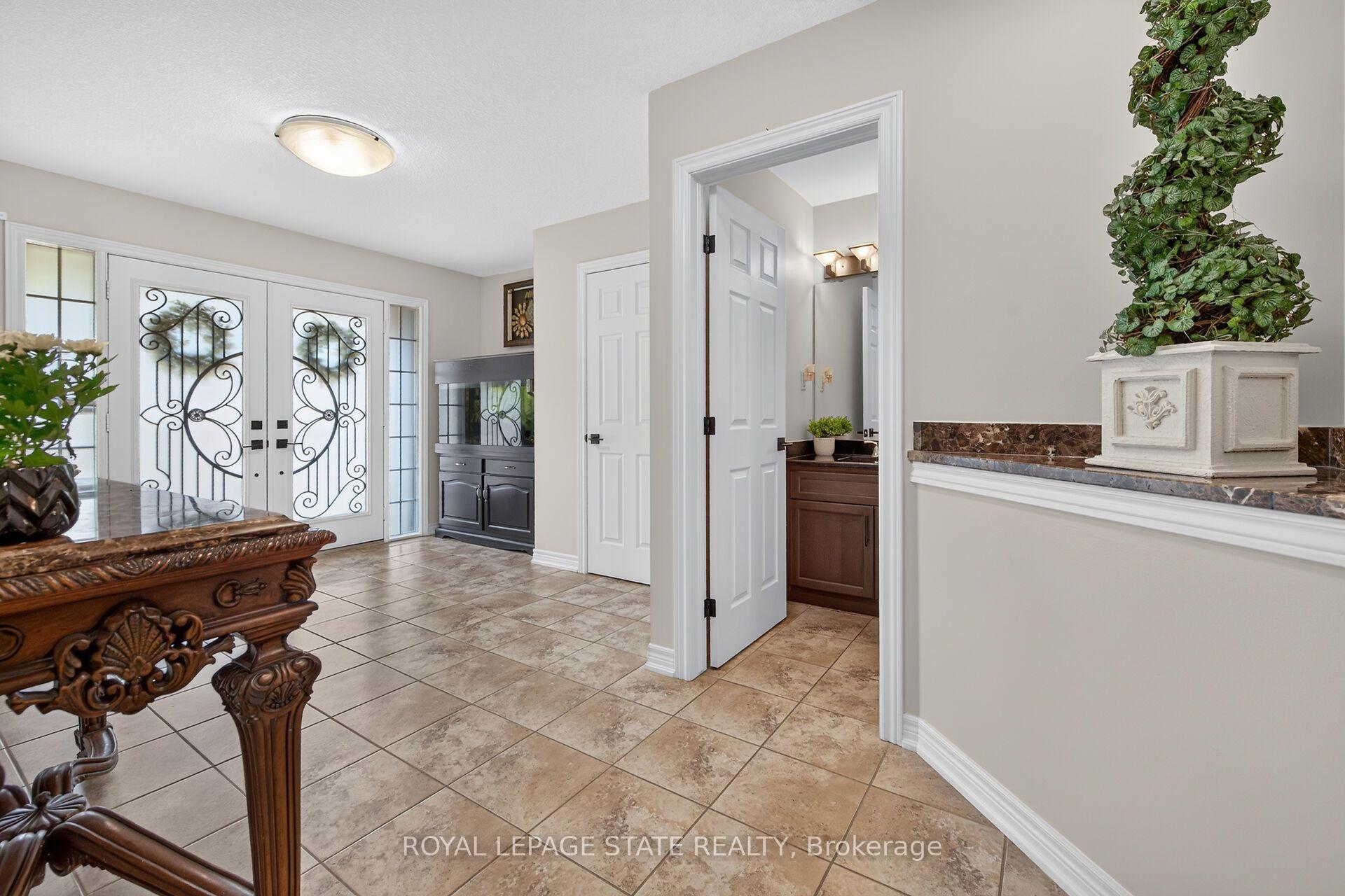 Photo 4 of 160 Wills Crescent, Hamilton, Binbrook — HOMEH