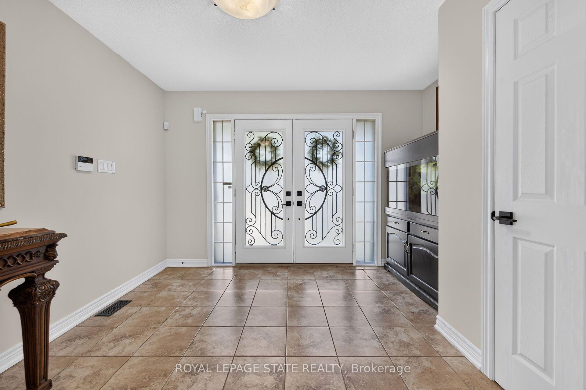 Photo 5 of 160 Wills Crescent, Hamilton, Binbrook — HOMEH