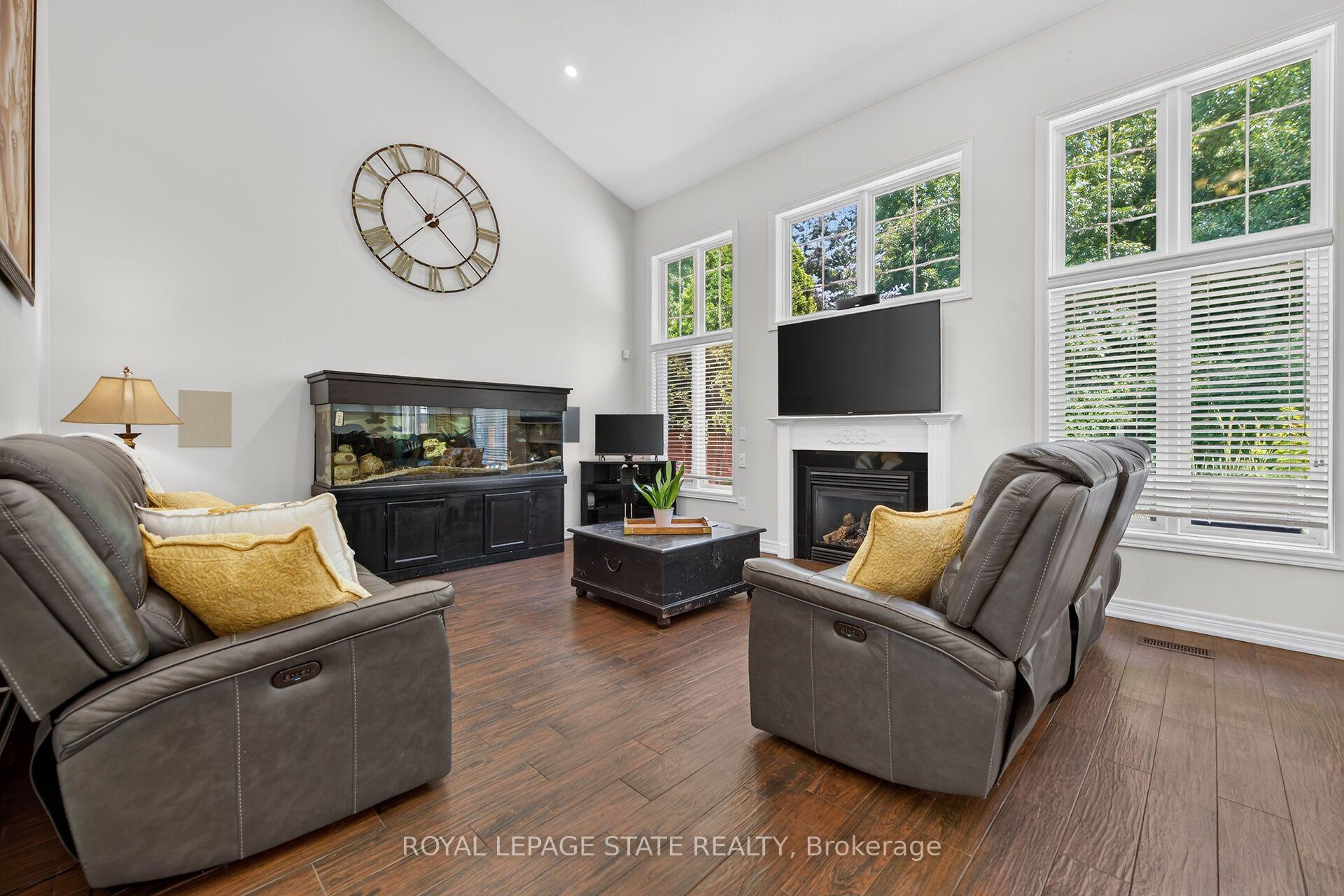 Photo 8 of 160 Wills Crescent, Hamilton, Binbrook — HOMEH
