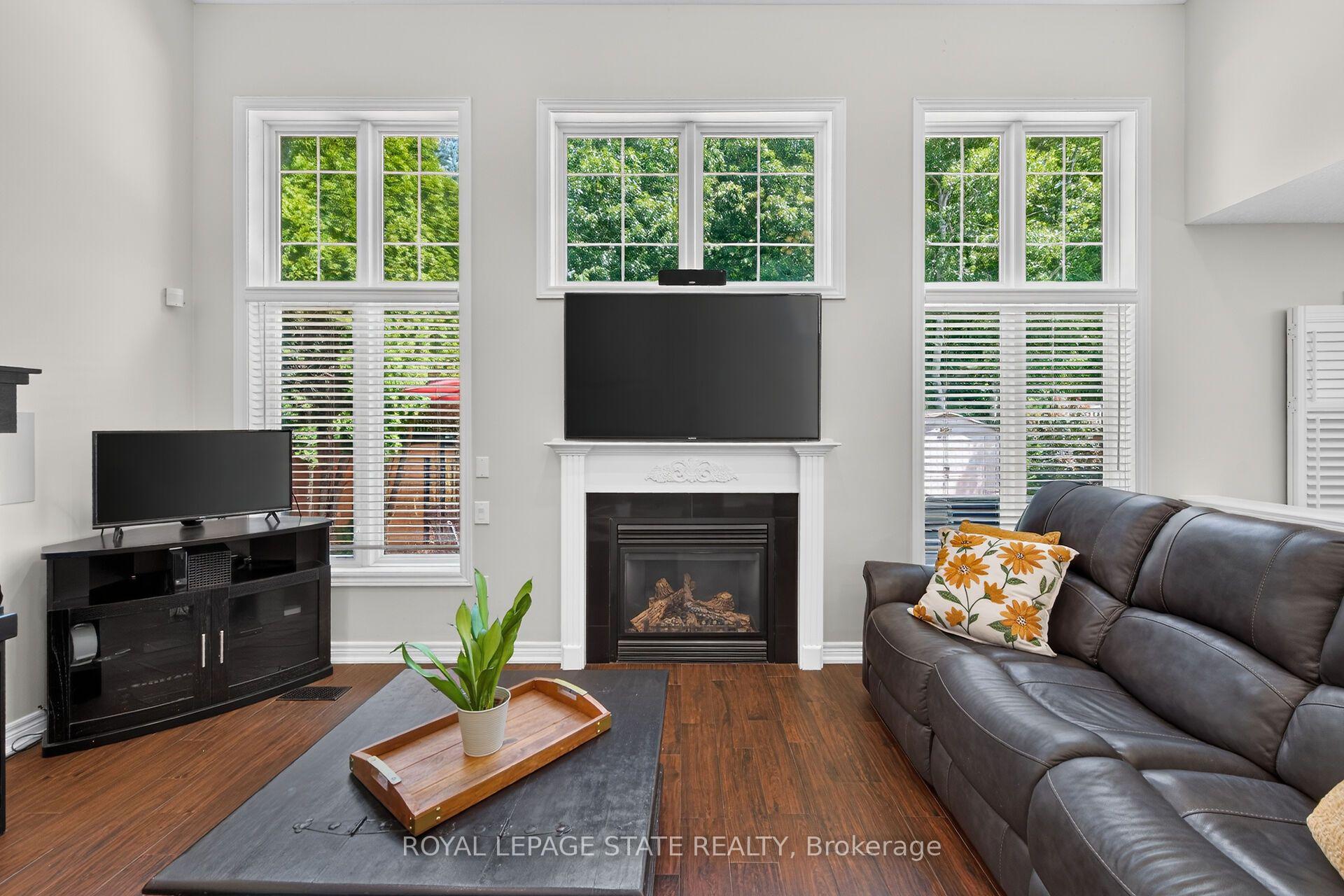 Photo 10 of 160 Wills Crescent, Hamilton, Binbrook — HOMEH