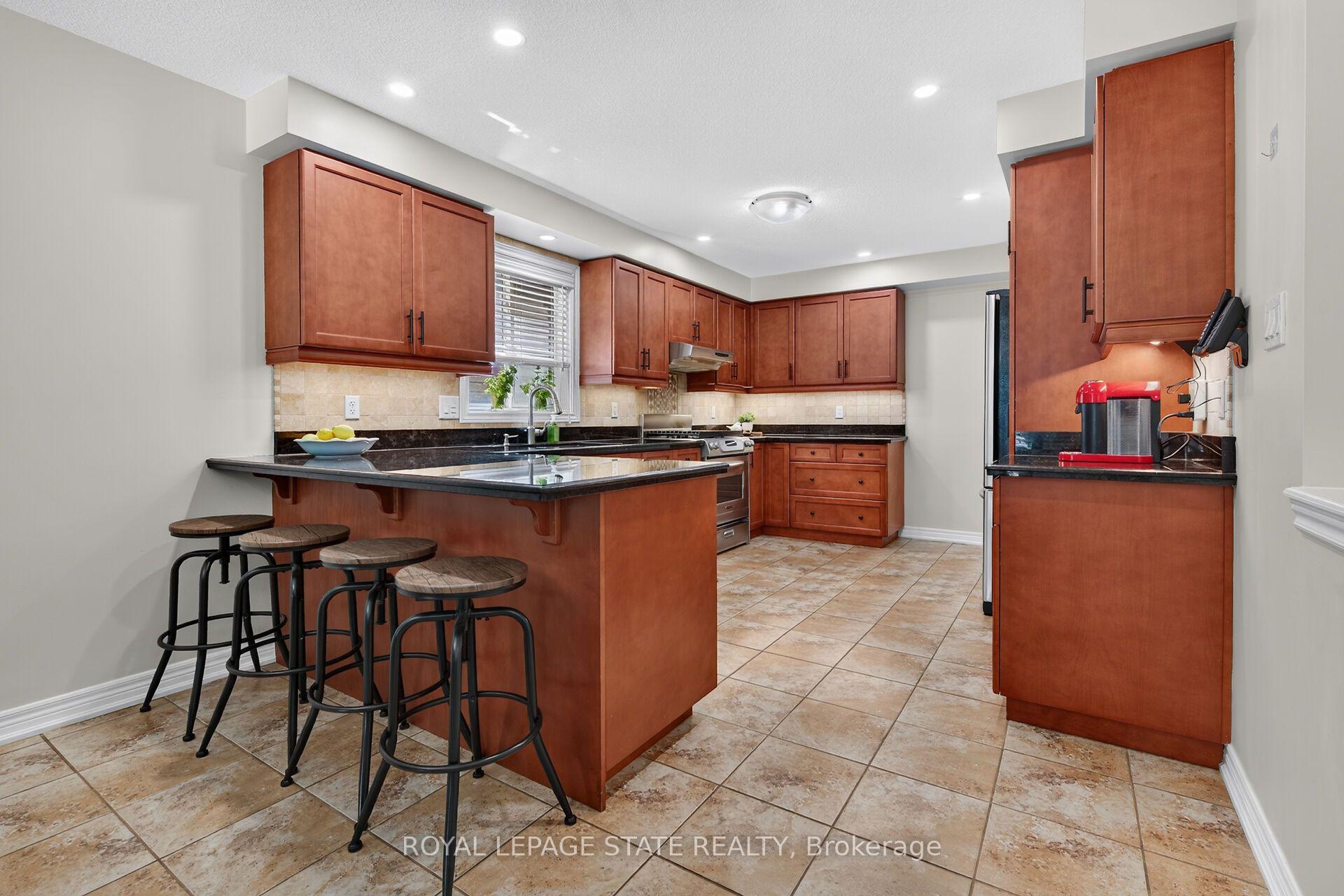Photo 16 of 160 Wills Crescent, Hamilton, Binbrook — HOMEH