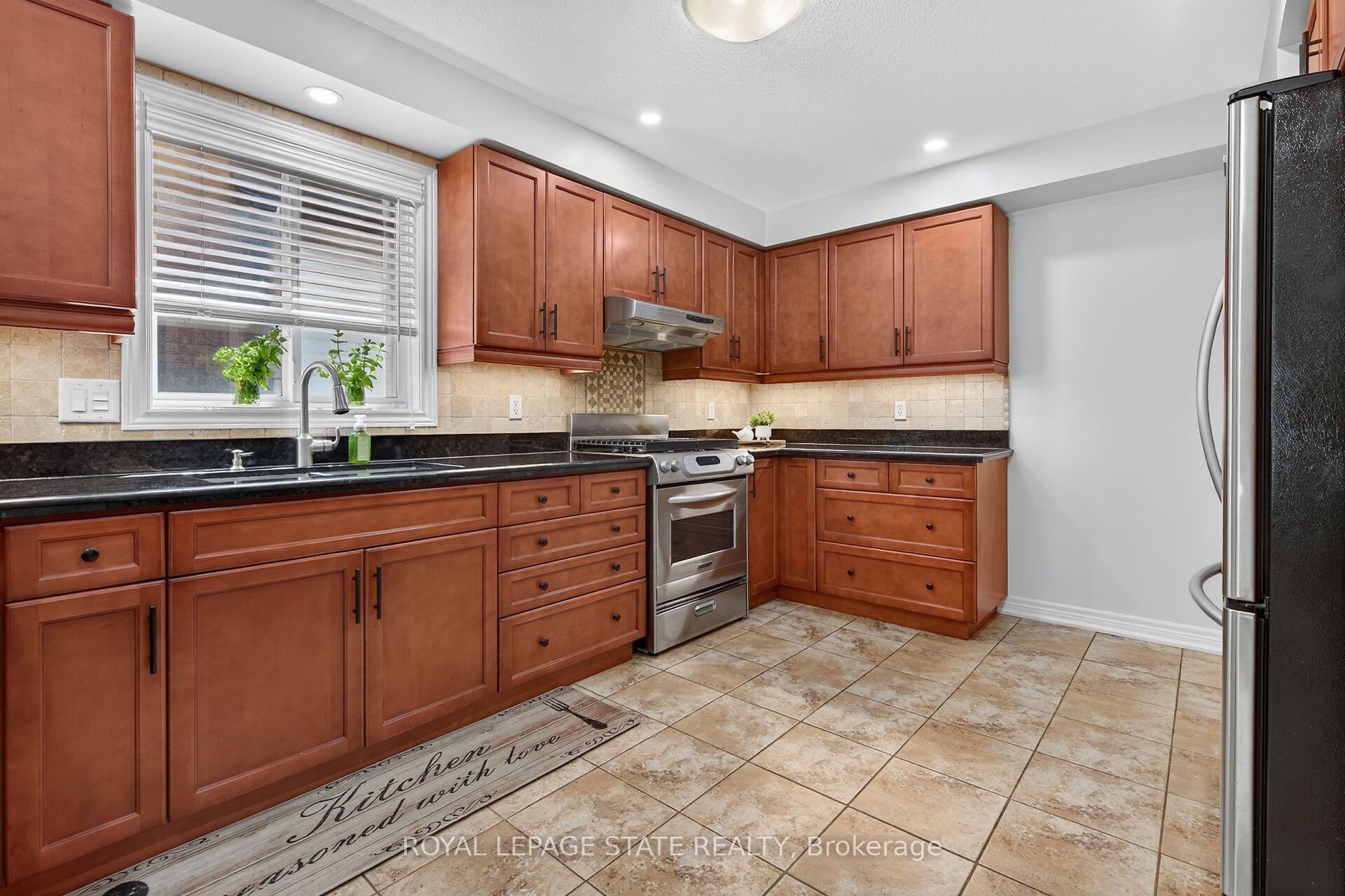 Photo 17 of 160 Wills Crescent, Hamilton, Binbrook — HOMEH