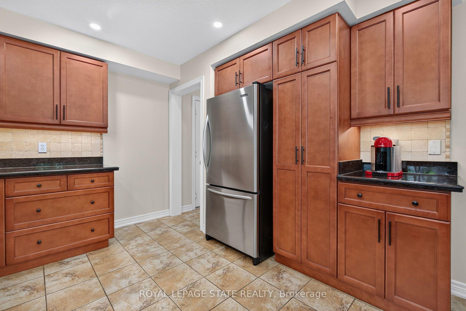 Photo 18 of 160 Wills Crescent, Hamilton, Binbrook — HOMEH