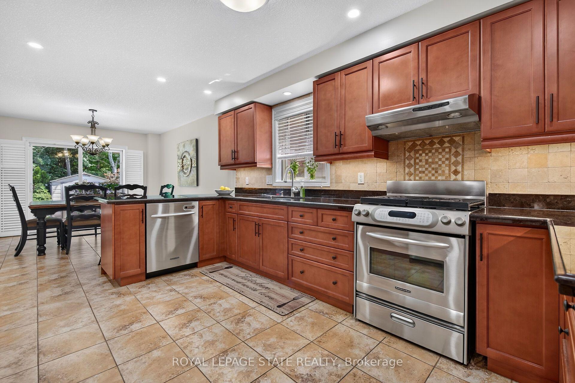 Photo 20 of 160 Wills Crescent, Hamilton, Binbrook — HOMEH