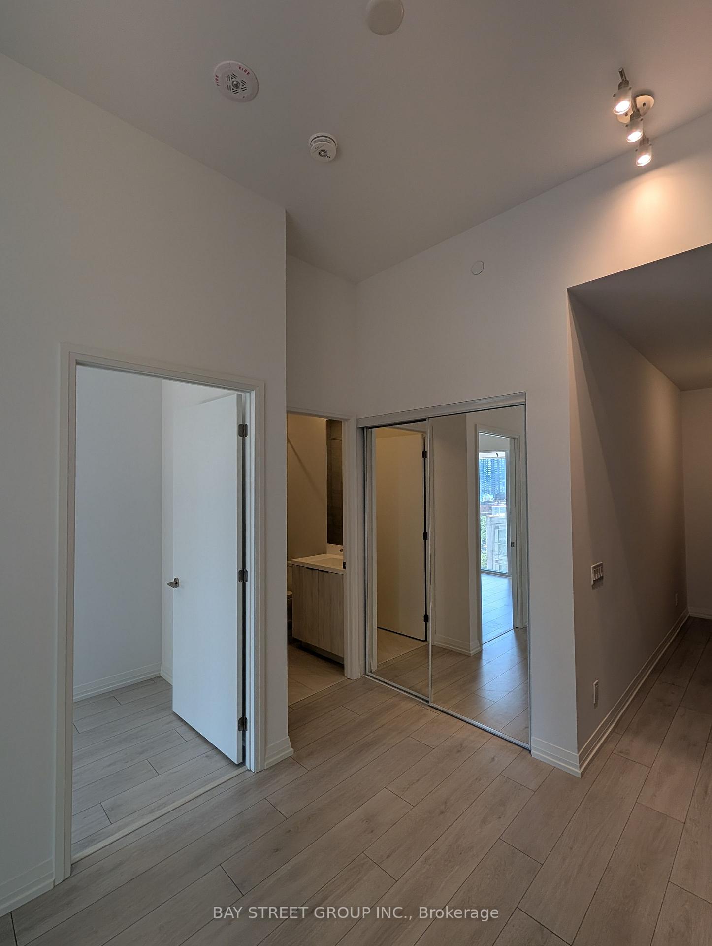 Photo 8 of Unit 912, 400 King Street W, Toronto, Waterfront Communities — HOMEH
