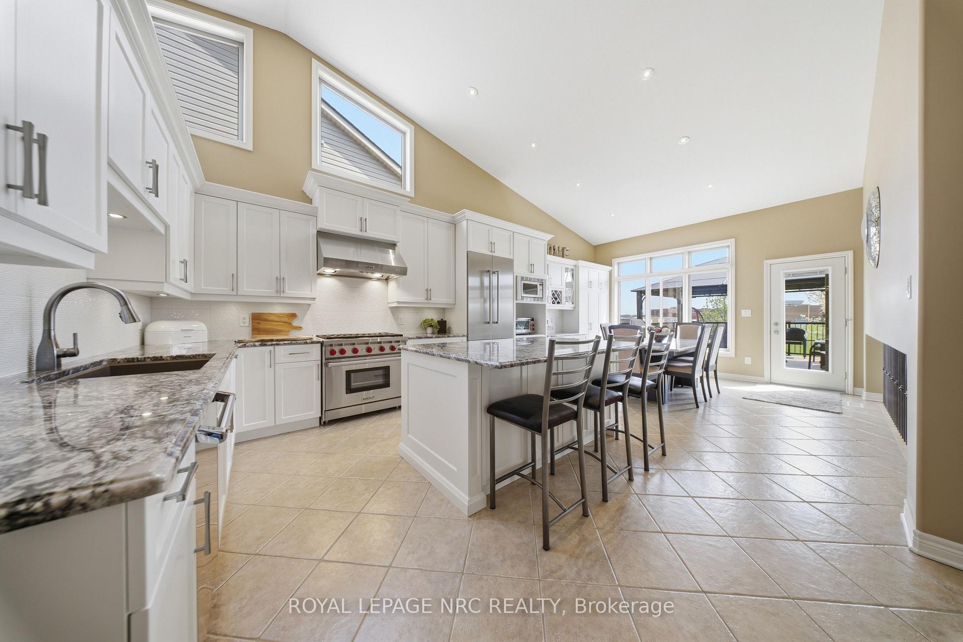Photo 5 of 8684 McGarry Drive, Niagara Falls, Forestview — HOMEH