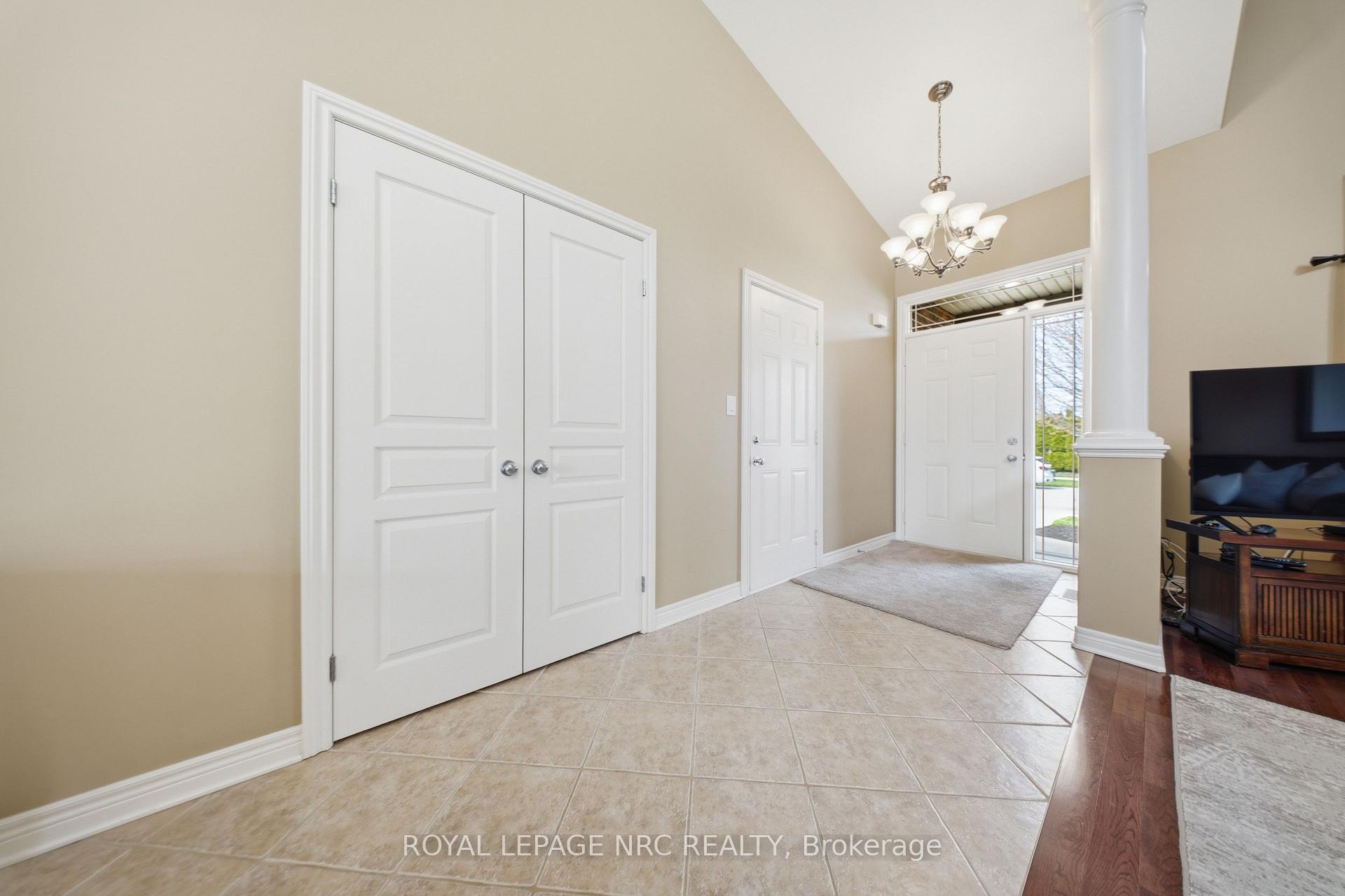Photo 19 of 8684 McGarry Drive, Niagara Falls, Forestview — HOMEH