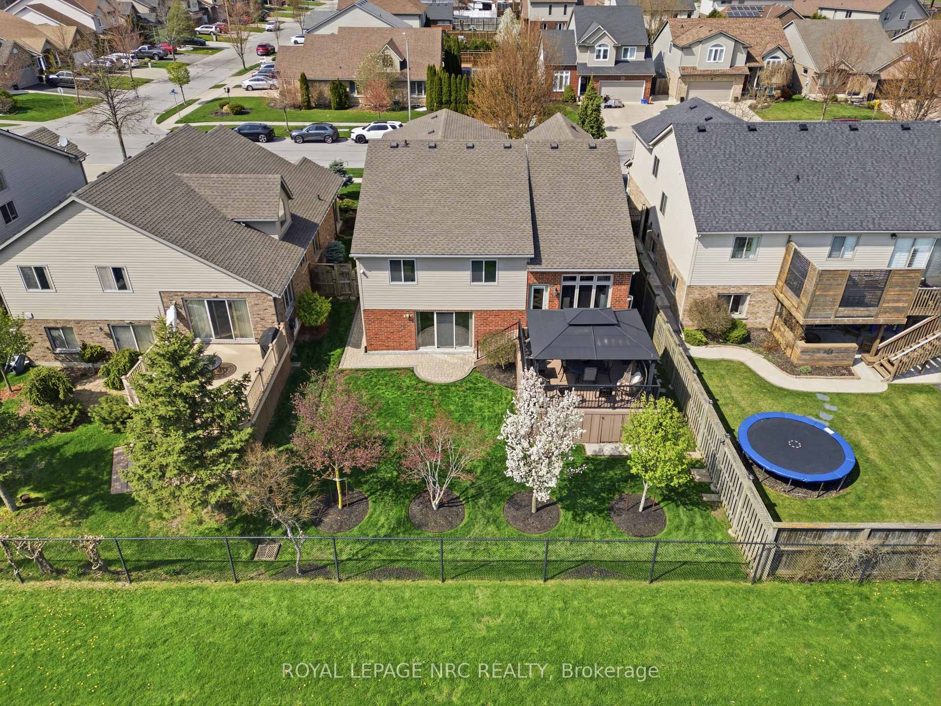 Photo 45 of 8684 McGarry Drive, Niagara Falls, Forestview — HOMEH