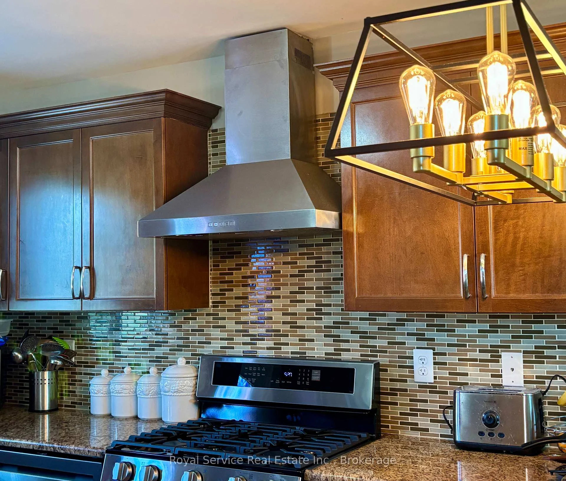 Photo 8 of 1221 Ashland Drive, Cobourg — HOMEH
