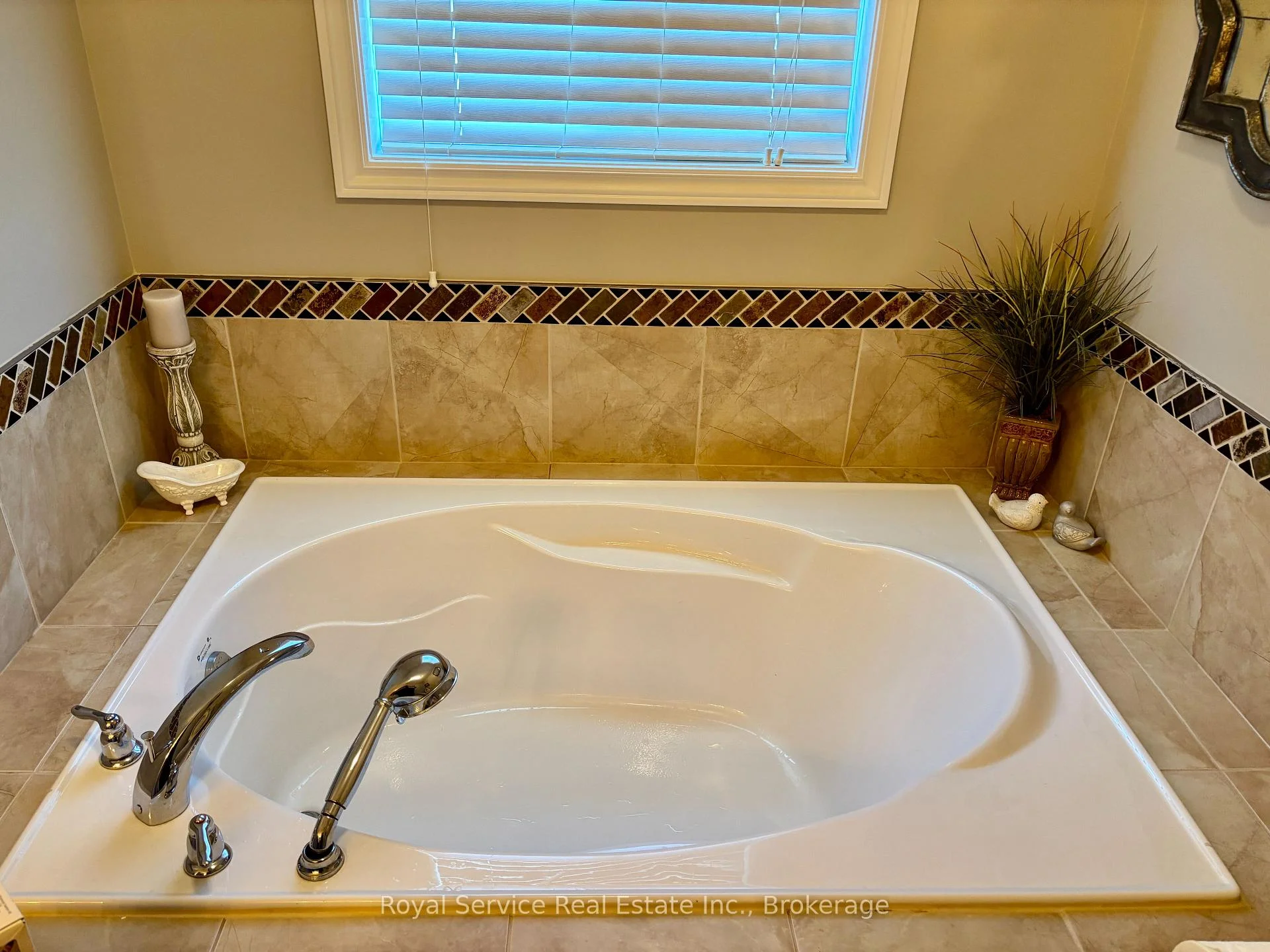 Photo 18 of 1221 Ashland Drive, Cobourg — HOMEH