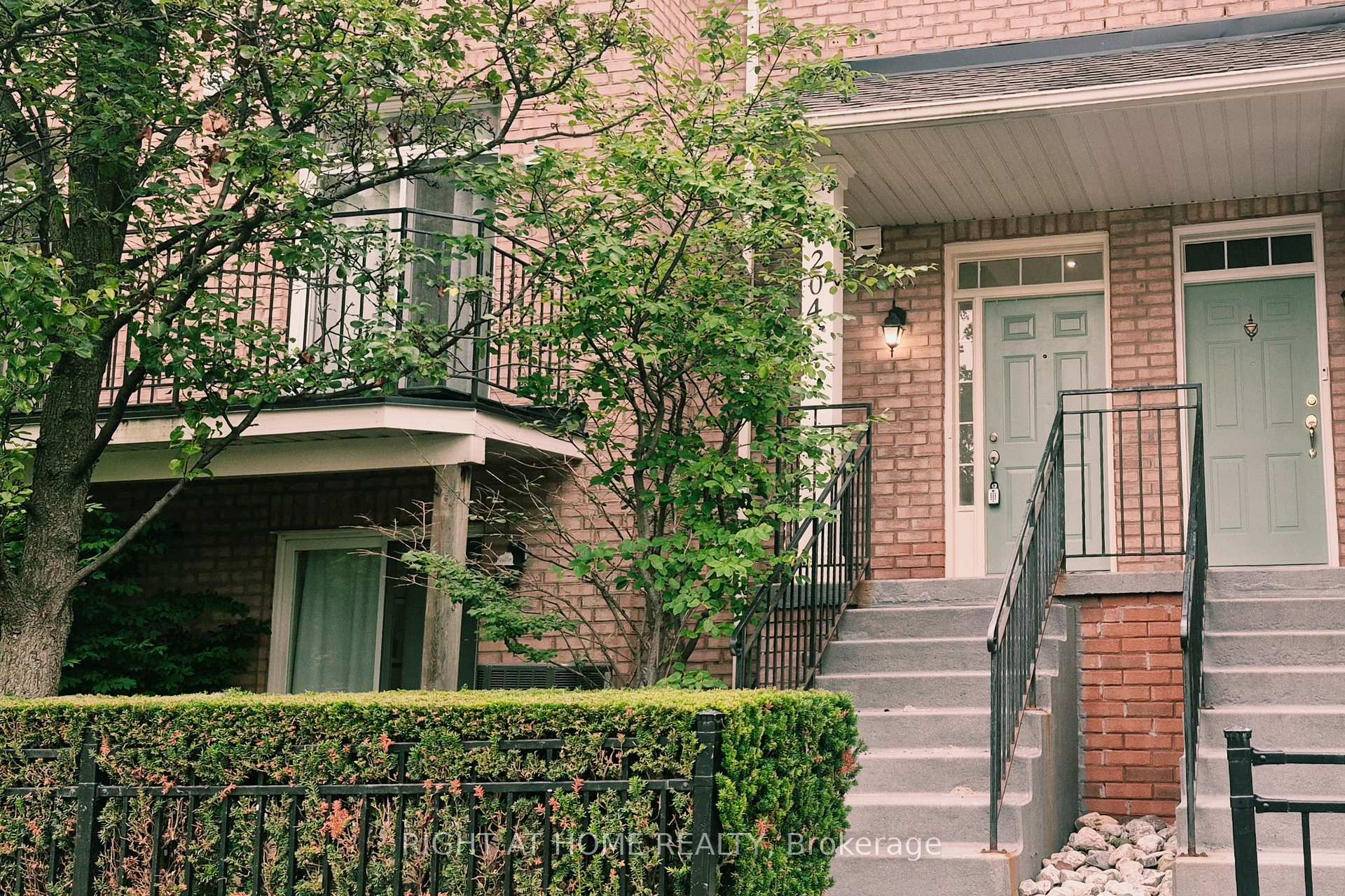 Photo 1 of Unit 204, 23 Observatory Lane, Richmond Hill, Observatory — HOMEH