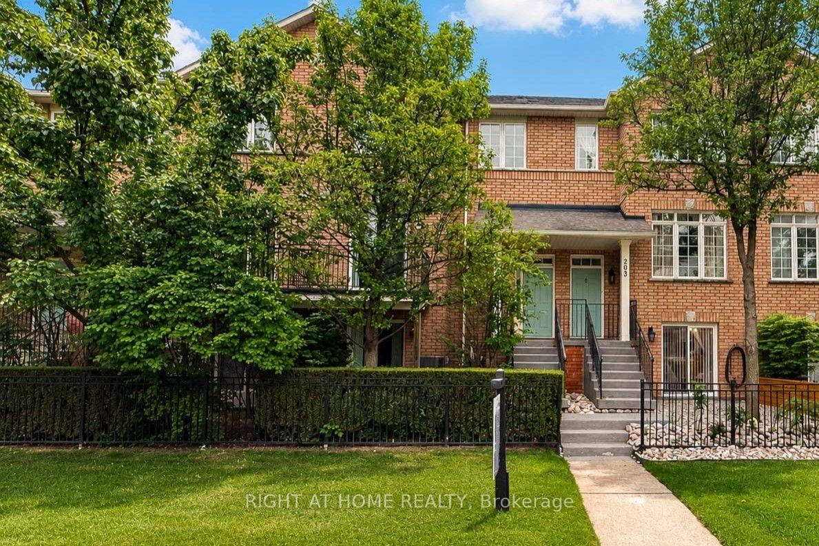 Photo 2 of Unit 204, 23 Observatory Lane, Richmond Hill, Observatory — HOMEH