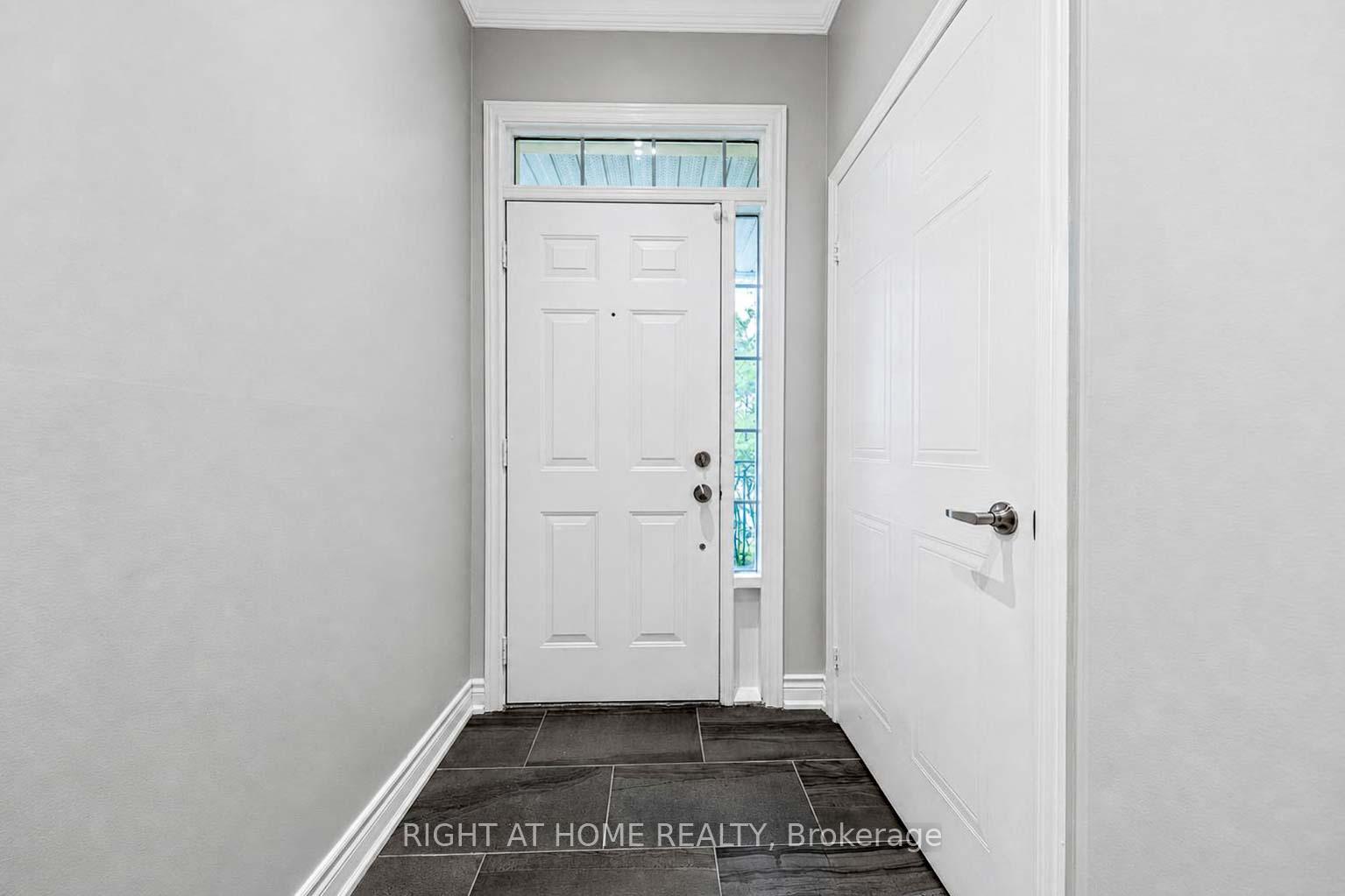 Photo 3 of Unit 204, 23 Observatory Lane, Richmond Hill, Observatory — HOMEH