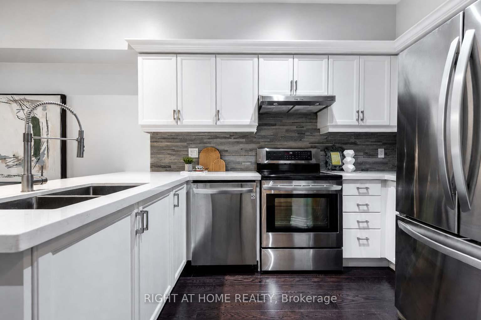 Photo 7 of Unit 204, 23 Observatory Lane, Richmond Hill, Observatory — HOMEH