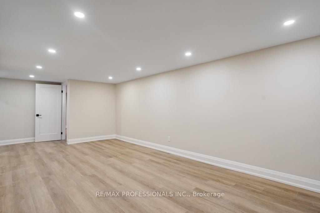 Photo 3 of Unit LOWER, 1327 Royal Drive, Burlington, Mountainside — HOMEH