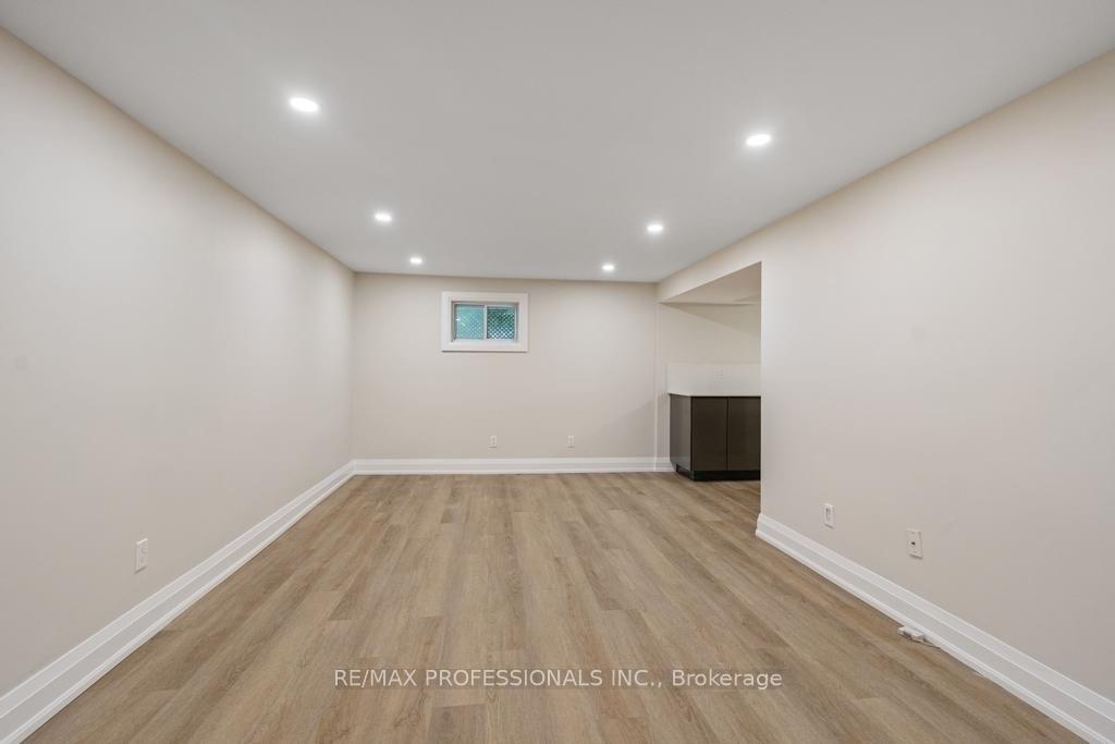 Photo 5 of Unit LOWER, 1327 Royal Drive, Burlington, Mountainside — HOMEH
