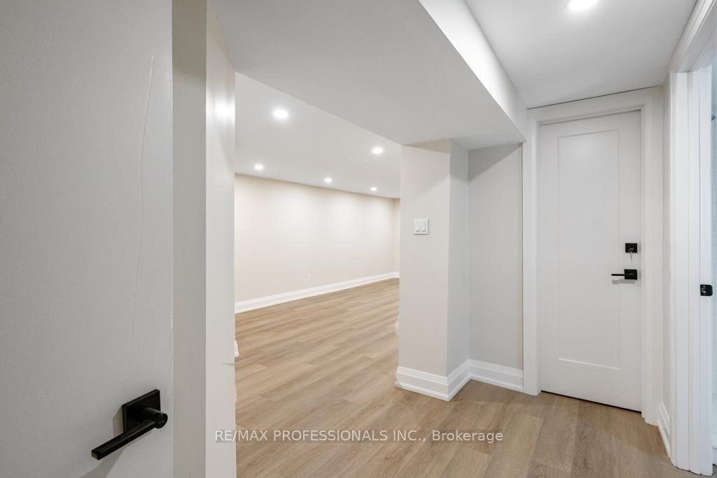 Photo 12 of Unit LOWER, 1327 Royal Drive, Burlington, Mountainside — HOMEH