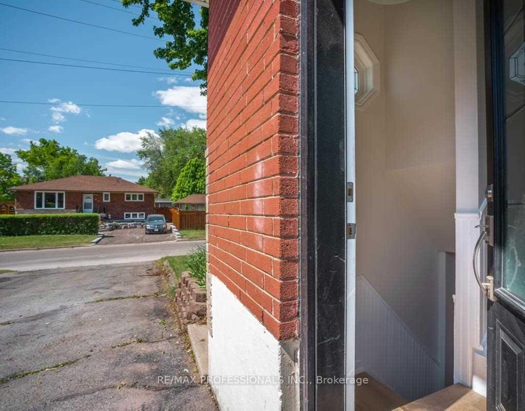 Photo 13 of Unit LOWER, 1327 Royal Drive, Burlington, Mountainside — HOMEH
