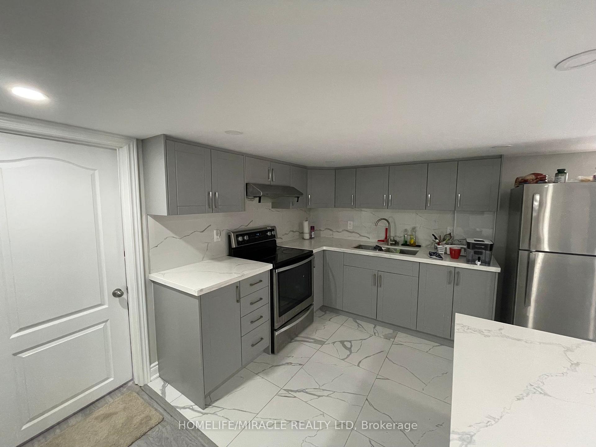 Photo 8 of 18 Bachelor Street, Brampton, Northwest Brampton — HOMEH
