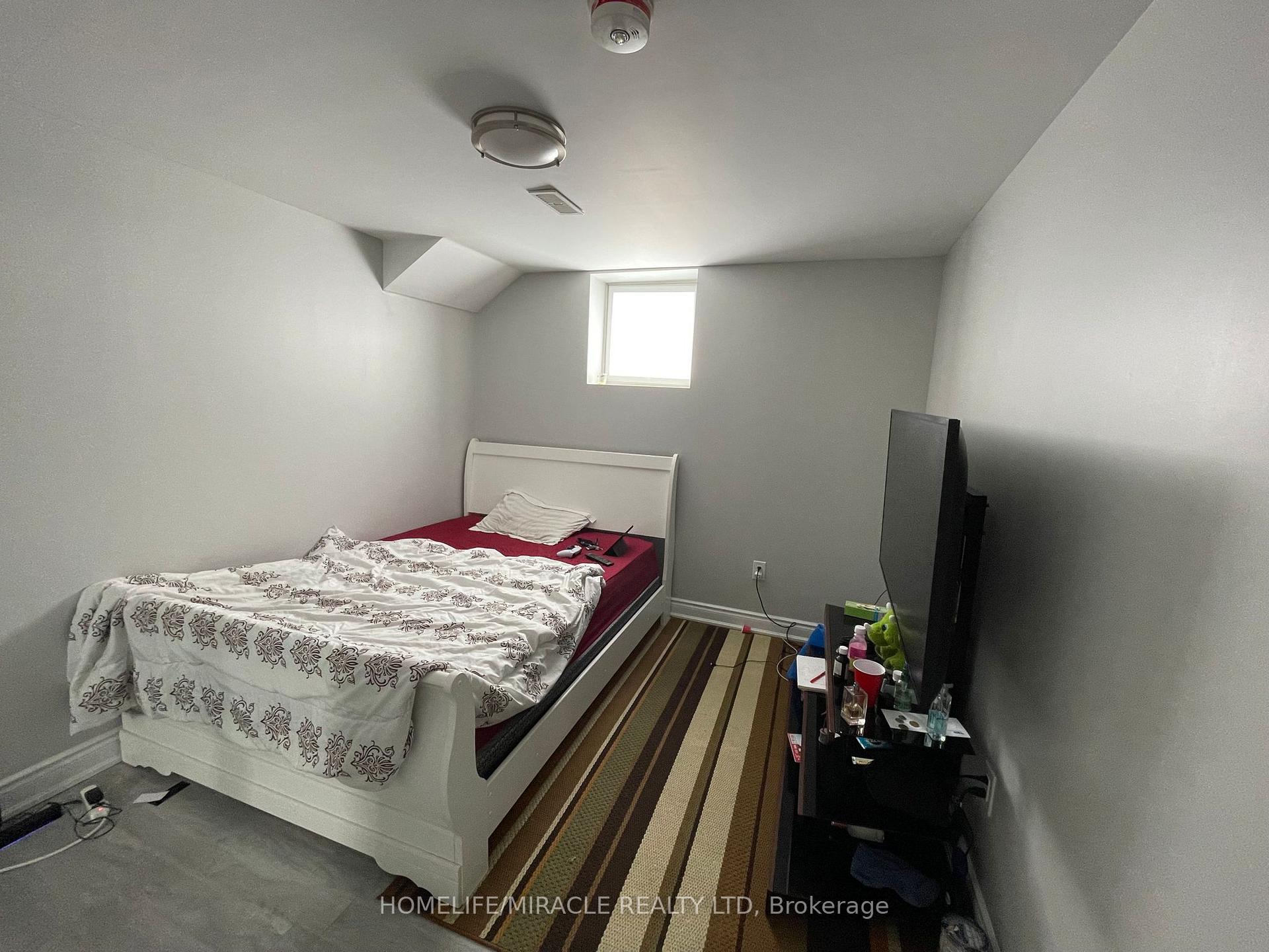 Photo 20 of 18 Bachelor Street, Brampton, Northwest Brampton — HOMEH