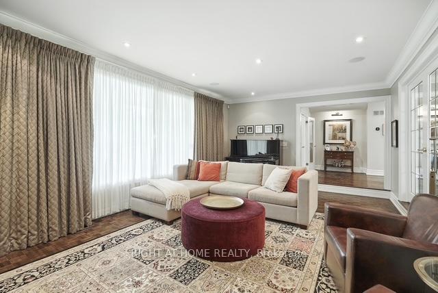 Photo 4 of 17 Denmark Crescent, North York, Westminster-Branson — HOMEH