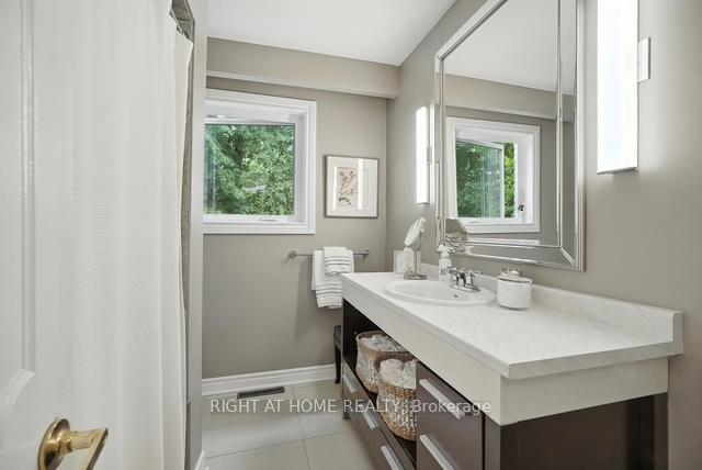 Photo 10 of 17 Denmark Crescent, North York, Westminster-Branson — HOMEH