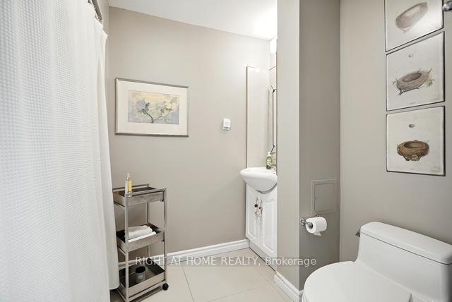 Photo 14 of 17 Denmark Crescent, North York, Westminster-Branson — HOMEH