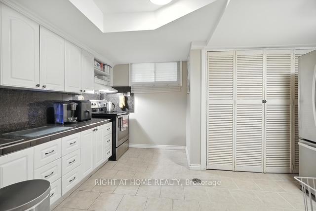 Photo 18 of 17 Denmark Crescent, North York, Westminster-Branson — HOMEH