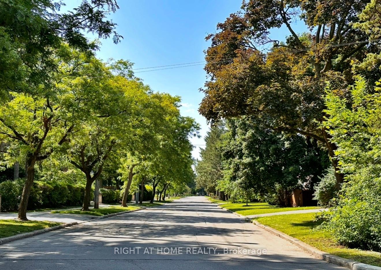 Photo 23 of 17 Denmark Crescent, North York, Westminster-Branson — HOMEH