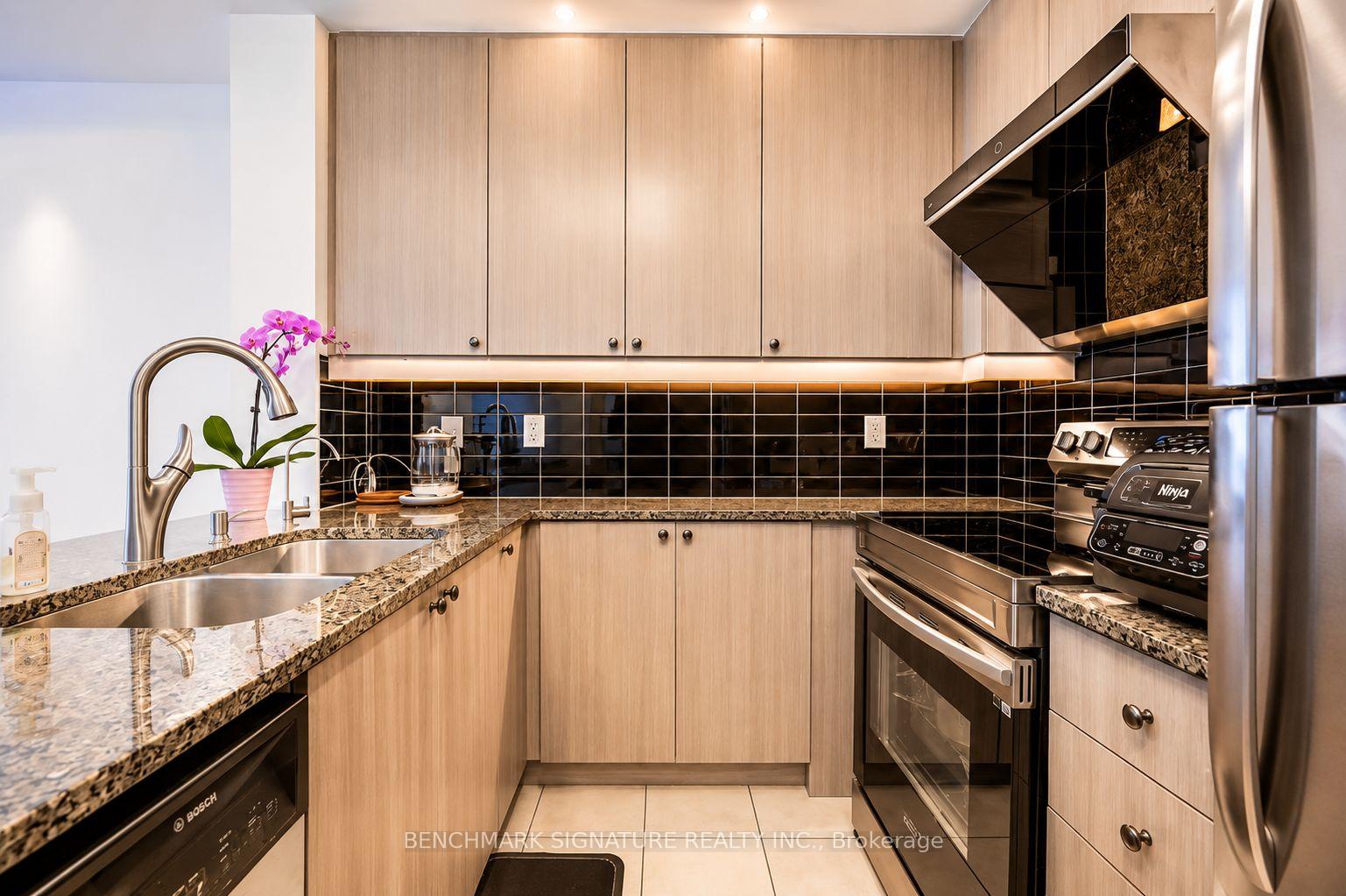 Photo 3 of Unit 315E, 8110 Birchmount Road, Markham, Unionville — HOMEH