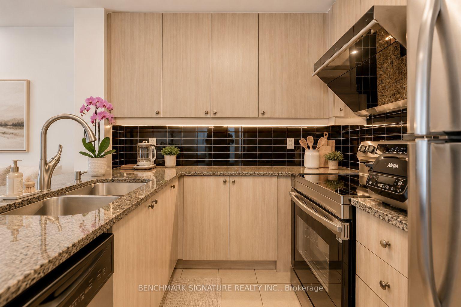 Photo 6 of Unit 315E, 8110 Birchmount Road, Markham, Unionville — HOMEH