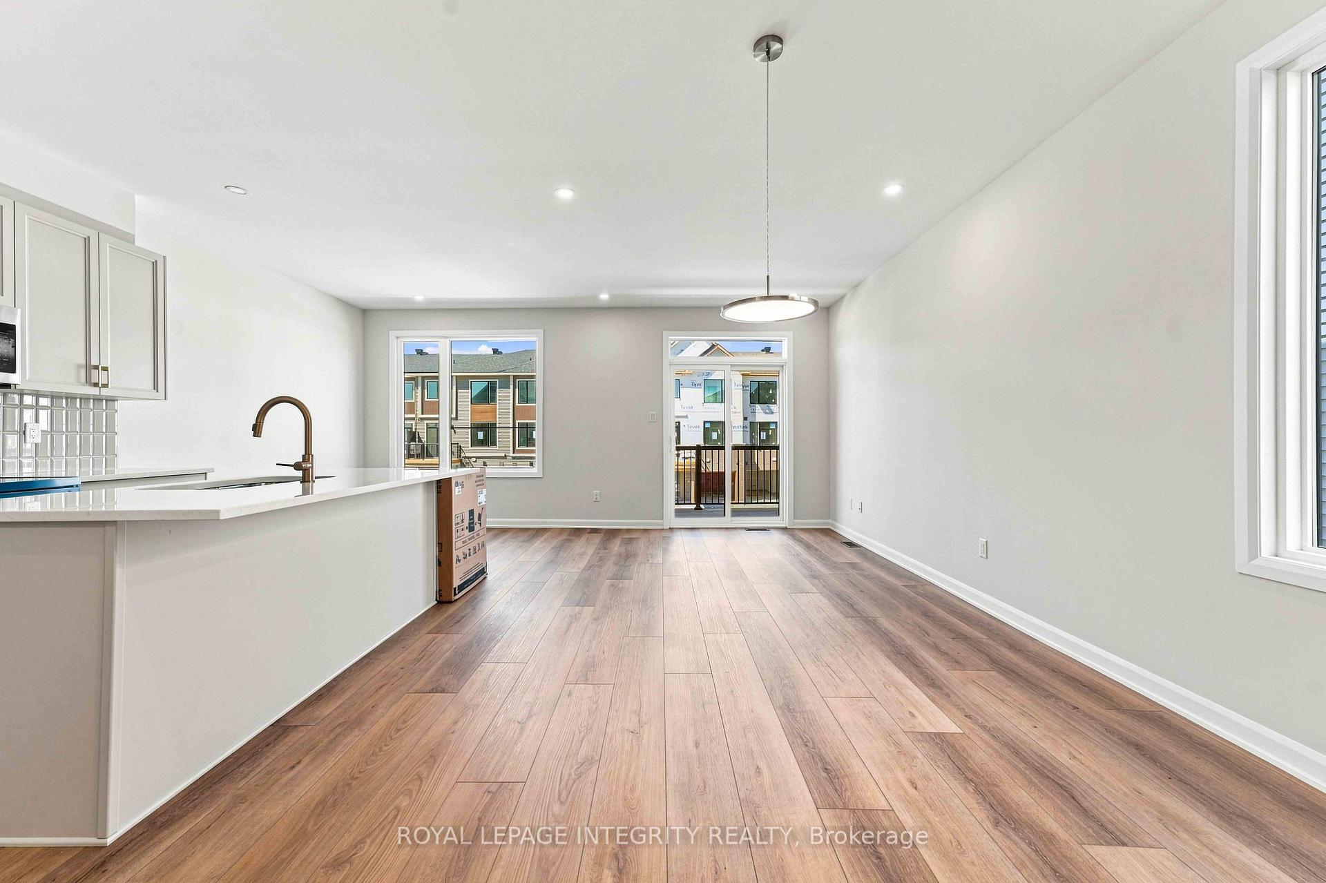 Photo 5 of 762 Tadpole Crescent, Ottawa, Barrhaven - Half Moon Bay — HOMEH