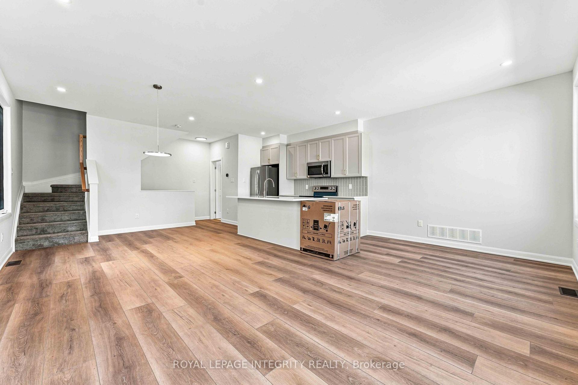 Photo 6 of 762 Tadpole Crescent, Ottawa, Barrhaven - Half Moon Bay — HOMEH