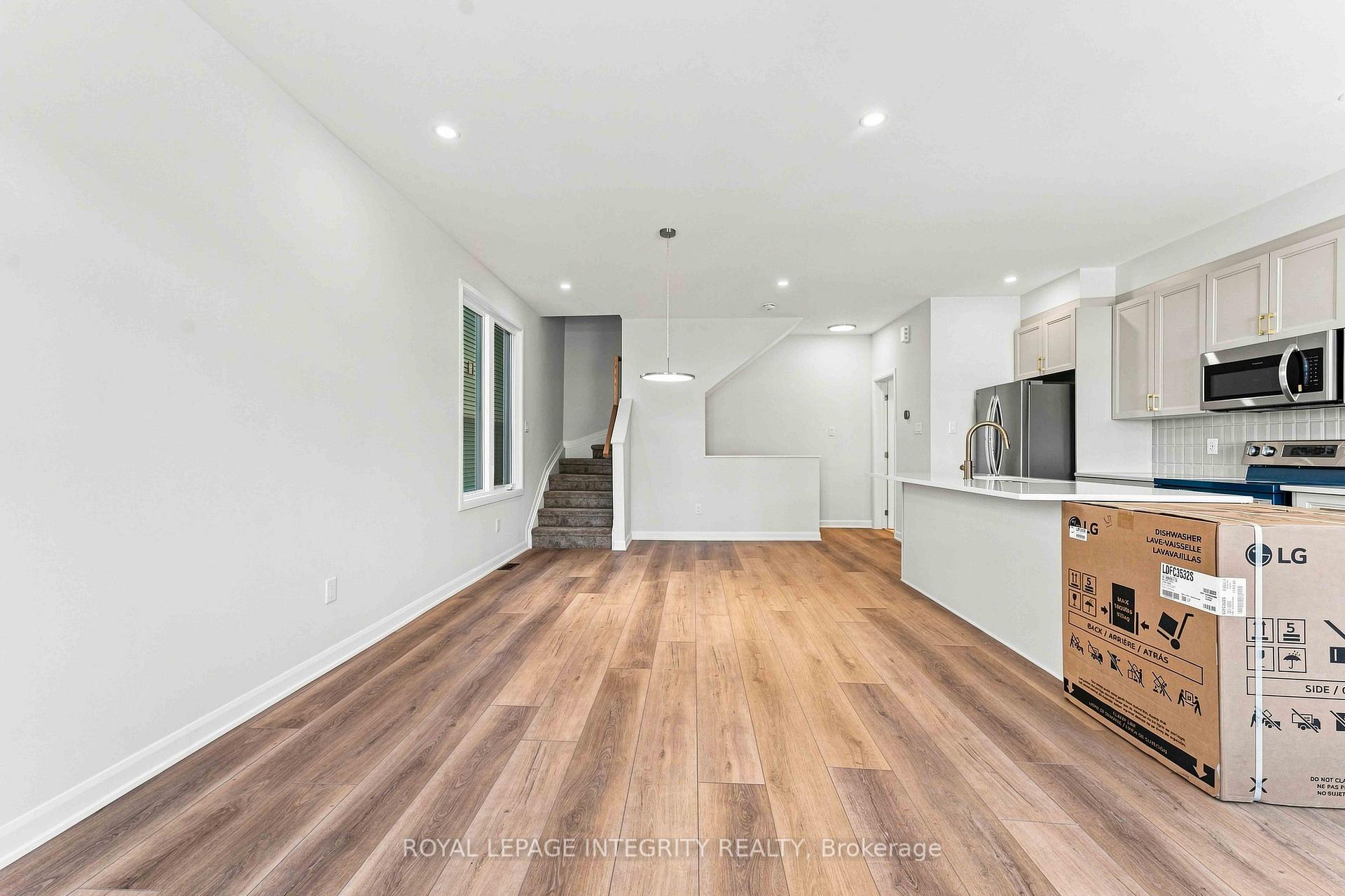 Photo 7 of 762 Tadpole Crescent, Ottawa, Barrhaven - Half Moon Bay — HOMEH