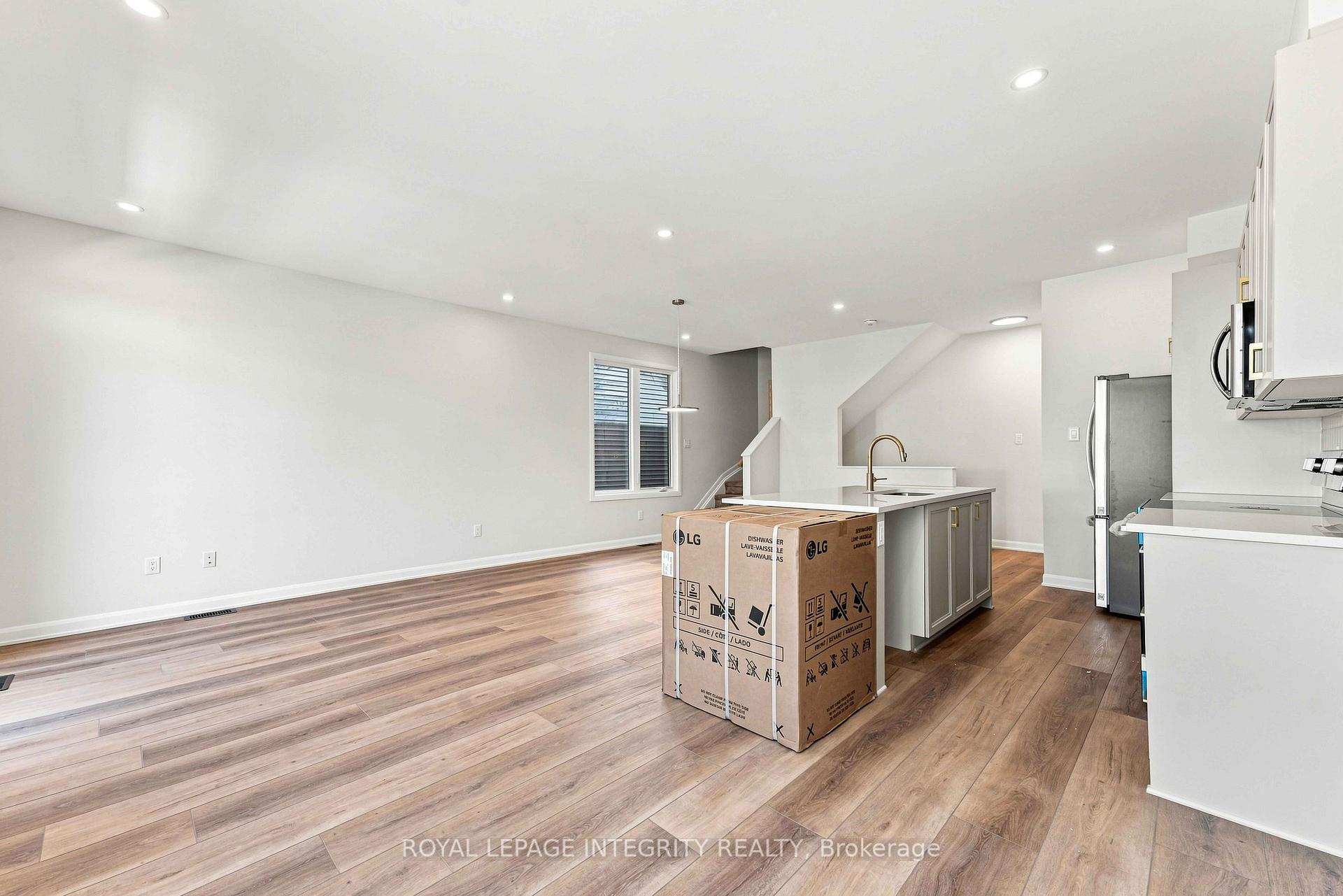 Photo 13 of 762 Tadpole Crescent, Ottawa, Barrhaven - Half Moon Bay — HOMEH