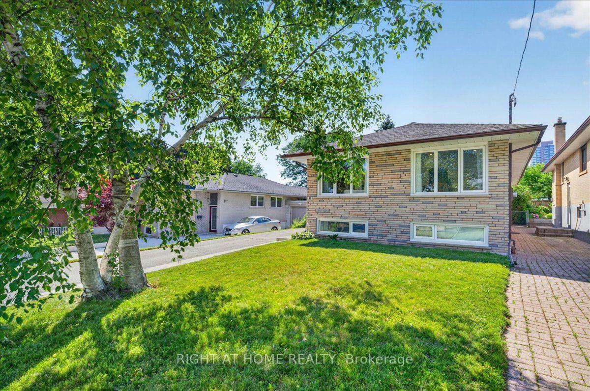 Photo 2 of 90 Renault Crescent, Etobicoke, Humber Heights — HOMEH