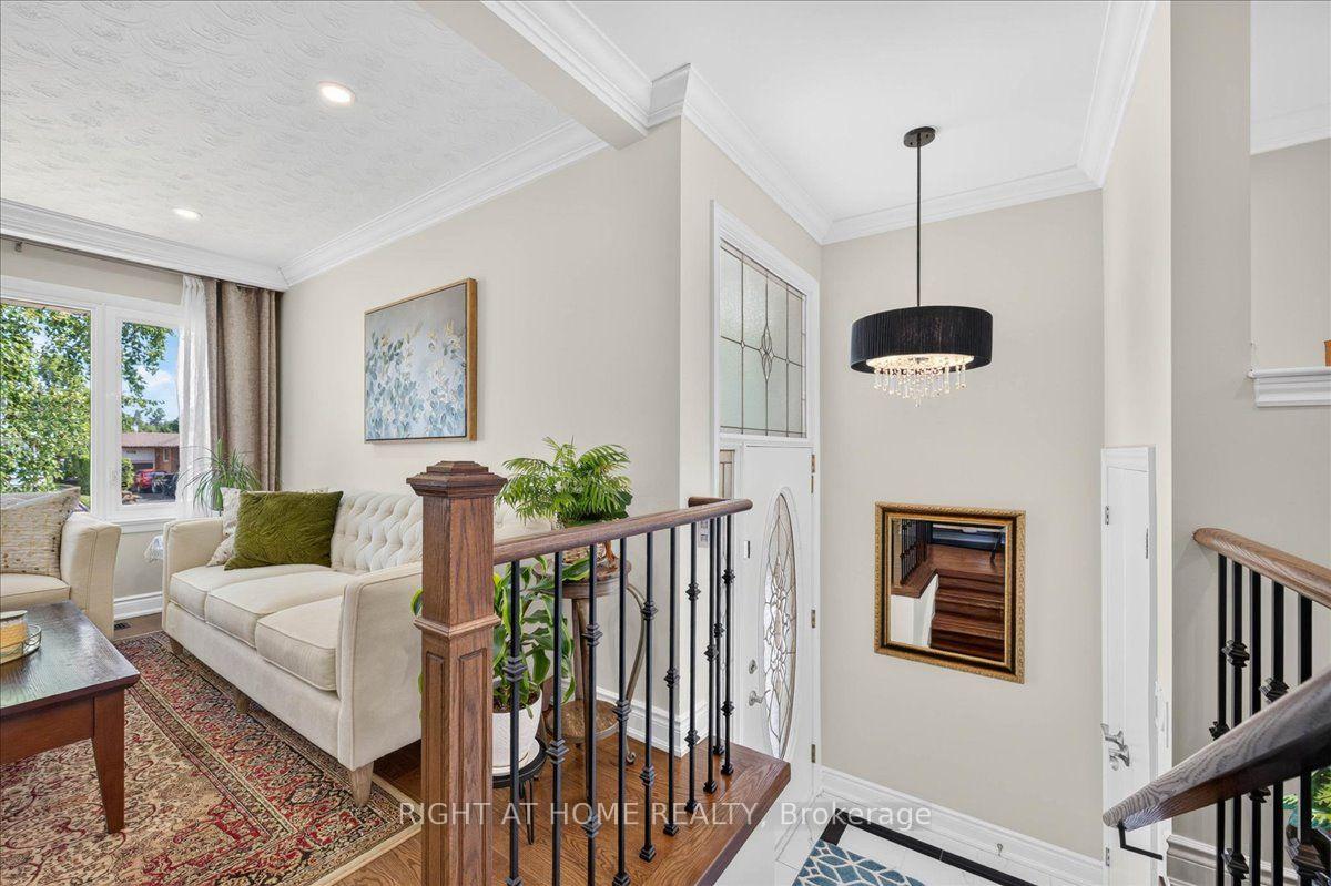 Photo 5 of 90 Renault Crescent, Etobicoke, Humber Heights — HOMEH