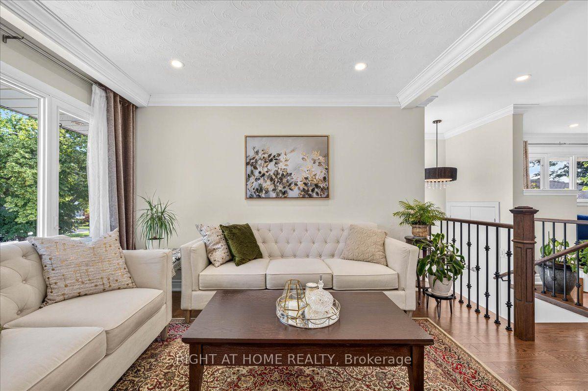 Photo 10 of 90 Renault Crescent, Etobicoke, Humber Heights — HOMEH
